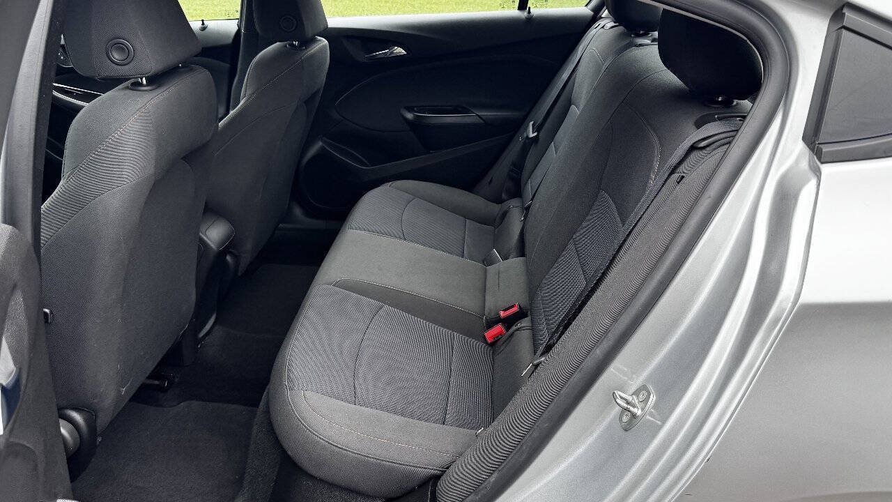 Used 2018 Chevrolet Cruze LS FWD image 10