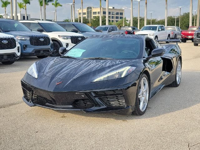 Used 2025 Chevrolet Corvette Stingray Preferred Conv w/ 2LT RWD image 3