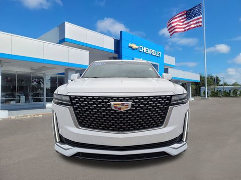 Used 2023 Cadillac Escalade Premium Luxury image 2