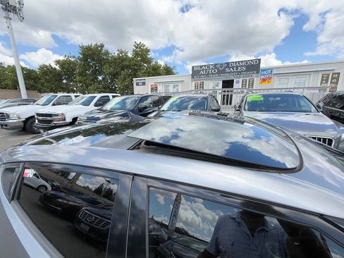 Used 2013 Hyundai Veloster w/ Style Pkg image 10