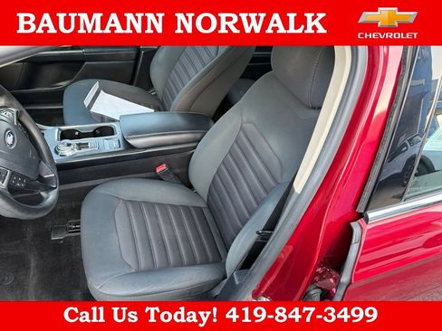 Used 2017 Ford Fusion SE w/ Fusion SE Technology Package FWD image 14