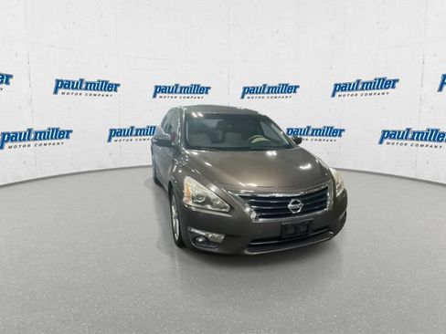 Used 2015 Nissan Altima 2.5 SV w/ Convenience Package FWD image 8