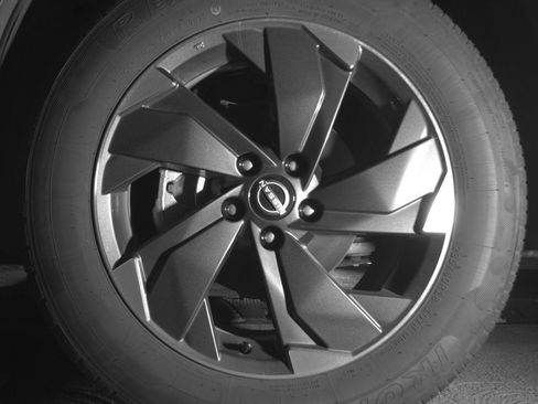 Used 2025 Nissan Rogue SV AWD/4WD image 12