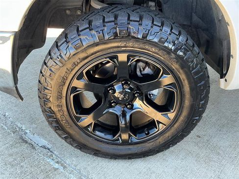 Used 2016 RAM 1500 Laramie w/ Convenience Group image 13