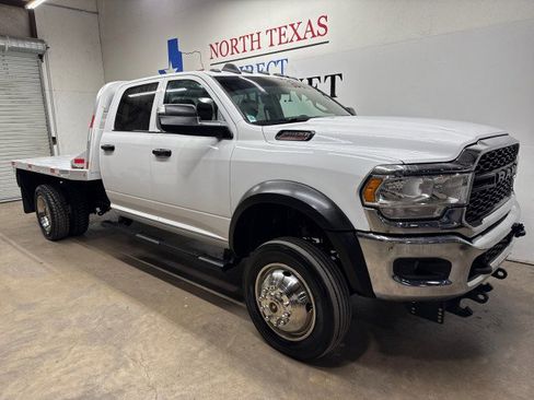 Used 2020 RAM 5500 Tradesman w/ Chrome Appearance Group image 3