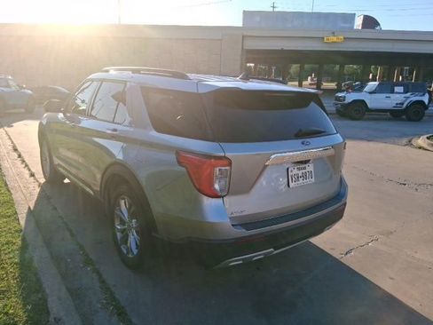 Used 2021 Ford Explorer XLT w/ Equipment Group 202A RWD image 3