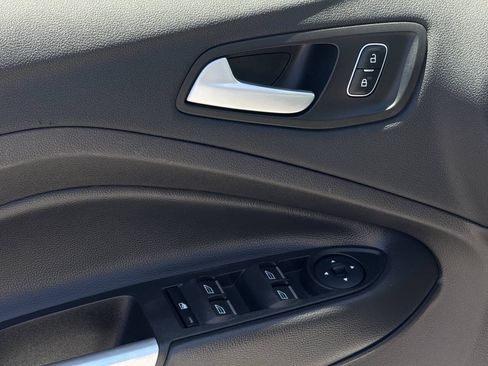 Used 2017 Ford C-MAX Energi SE w/ Interior Protection Package FWD image 10