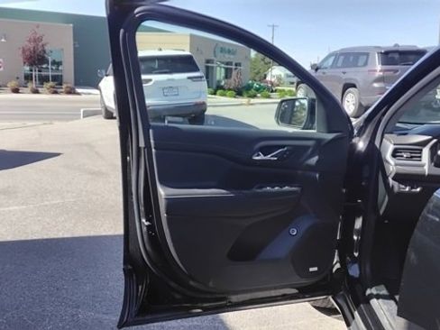 Used 2023 GMC Acadia SLT image 26