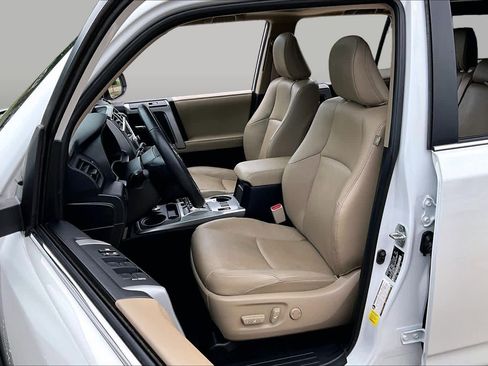 Used 2024 Toyota 4Runner Limited AWD/4WD image 8