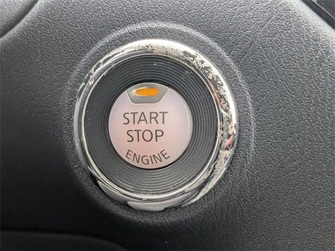 Used 2020 Nissan Pathfinder SV image 30