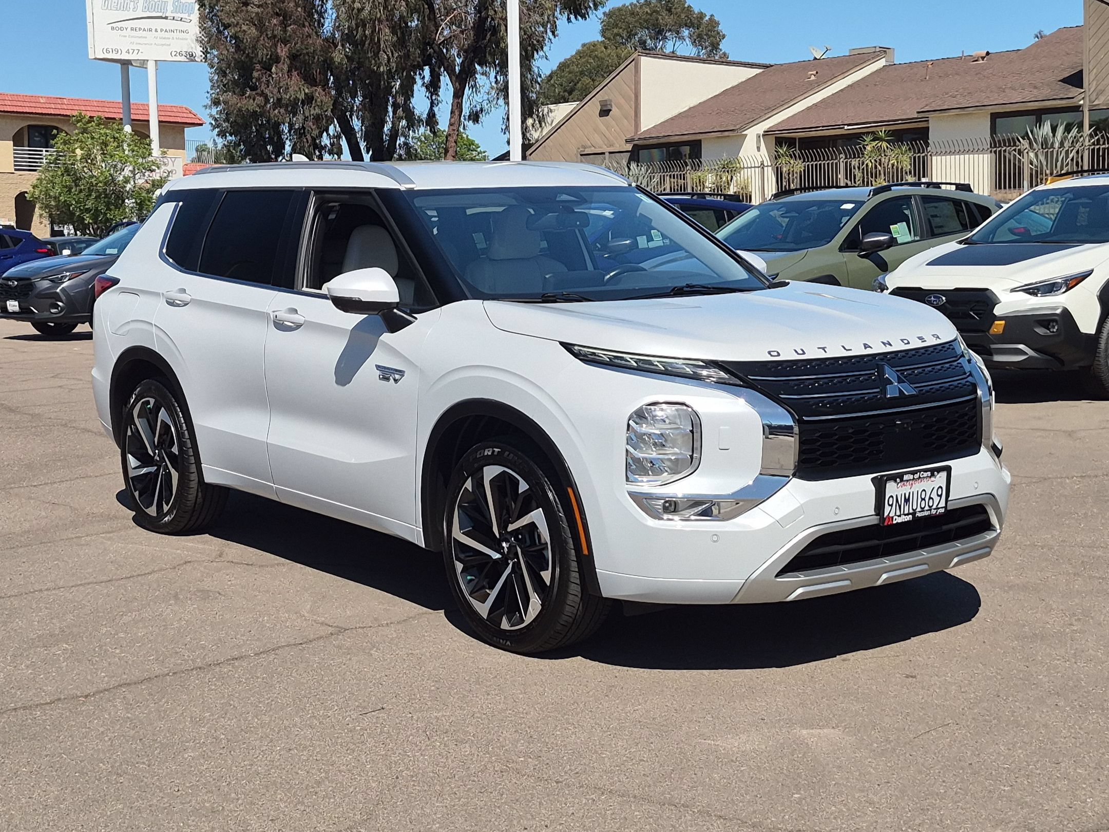 Used 2024 Mitsubishi Outlander SEL AWD/4WD image 2