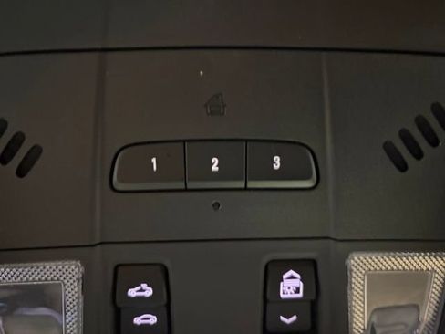 Used 2023 Chevrolet Equinox Premier FWD image 39