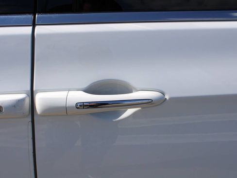 Used 2017 Chrysler Pacifica Touring Plus w/ Tire & Wheel Group image 21