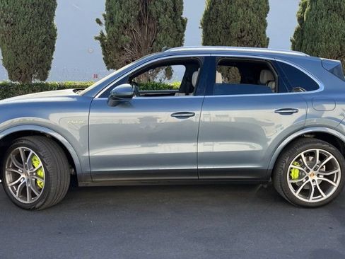 Used 2019 Porsche Cayenne E-Hybrid AWD/4WD image 4