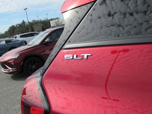 Used 2022 GMC Terrain SLT w/ Infotainment Package II image 8