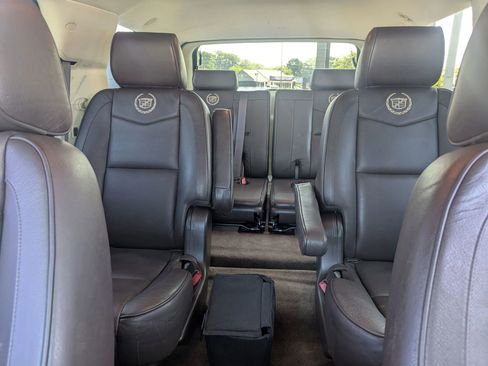 Used 2011 Cadillac Escalade Platinum image 20