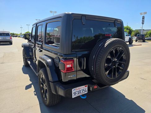 Used 2023 Jeep Wrangler Unlimited Sahara AWD/4WD image 4