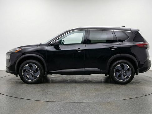 Used 2025 Nissan Rogue SV image 5