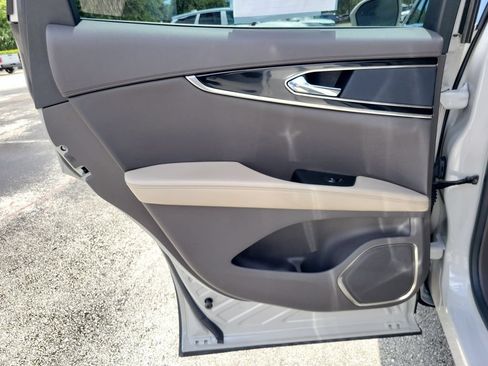 Certified 2022 Lincoln Nautilus FWD w/ Premium Package image 10