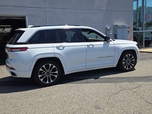 Used 2023 Jeep Grand Cherokee Overland AWD/4WD image 11