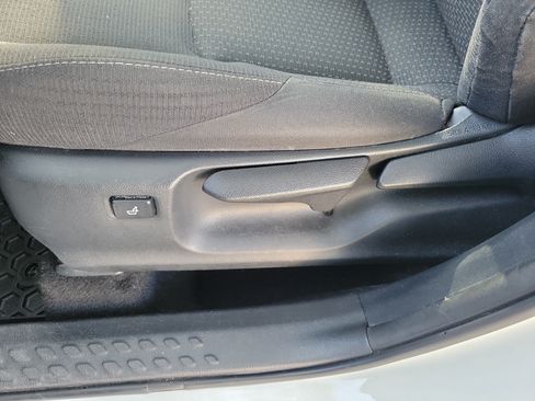 Used 2018 Toyota C-HR XLE FWD image 23