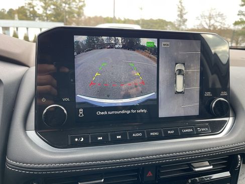 Used 2021 Nissan Rogue SL w/ Premium Package image 11