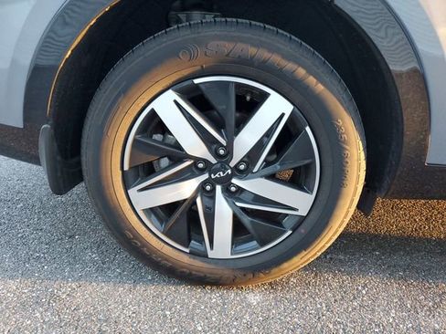 Used 2023 Kia Sorento S FWD image 5