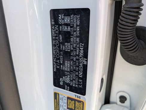Certified 2025 Kia Soul LX w/ LX Technology Package FWD image 35