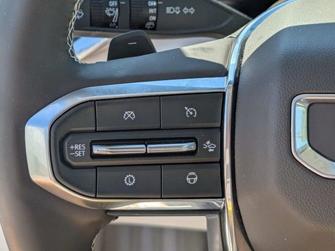 Certified 2025 GMC Acadia Denali w/ Super Cruise Package FWD image 23