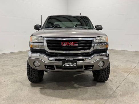 Used 2006 GMC Sierra 2500 SLT w/ Heavy-Duty Power Package image 3