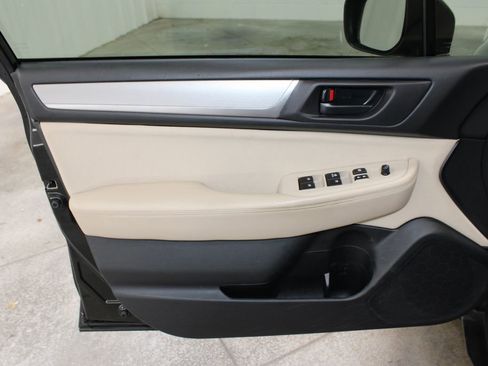 Used 2019 Subaru Outback 2.5i AWD/4WD image 35