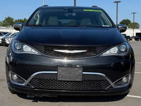 Used 2020 Chrysler Pacifica Limited FWD image 2