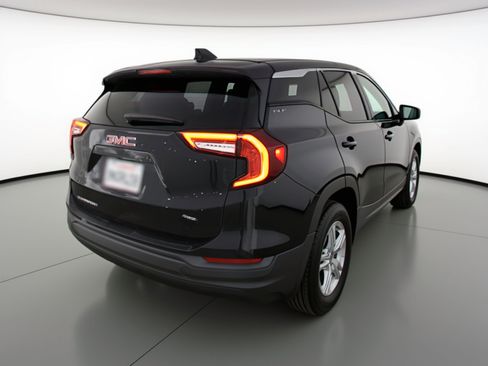 Used 2024 GMC Terrain SLE image 9