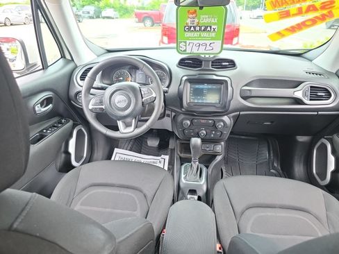 Used 2019 Jeep Renegade Latitude FWD image 14