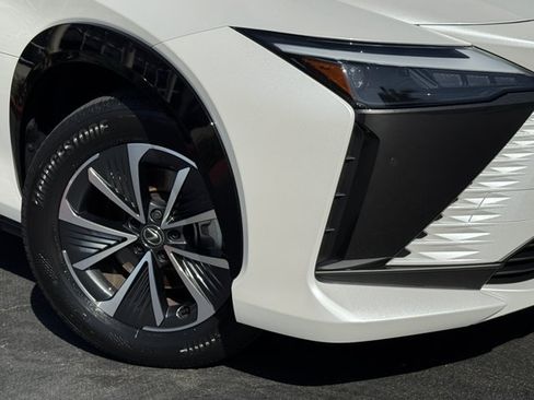 Used 2025 Lexus RZ 300e FWD image 2