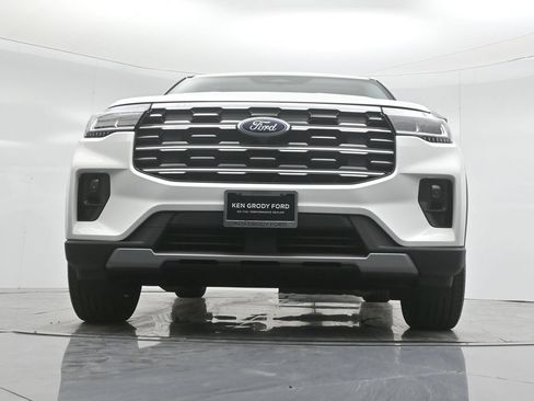 Used 2025 Ford Explorer Active RWD image 45