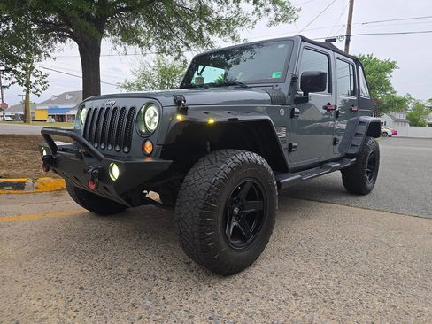 Used 2015 Jeep Wrangler Unlimited Sport w/ Max Tow Package AWD/4WD image 9