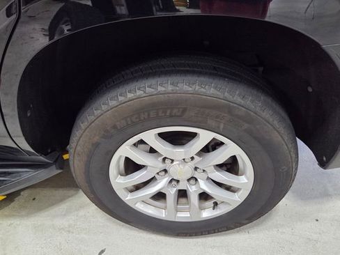Used 2022 Chevrolet Tahoe LS RWD image 3