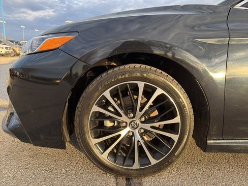 Used 2018 Toyota Camry L image 31