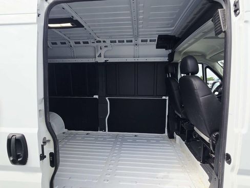 Used 2026 RAM ProMaster 2500 w/ Convenience Group FWD image 14