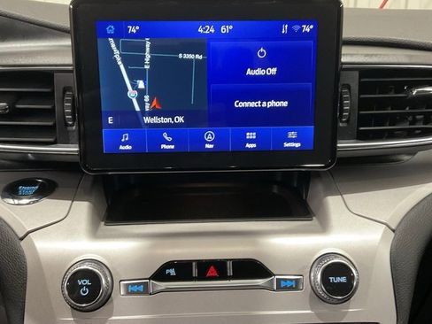 Used 2024 Ford Explorer XLT w/ Equipment Group 202A image 18
