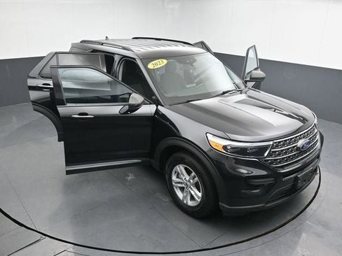 Used 2023 Ford Explorer XLT image 30