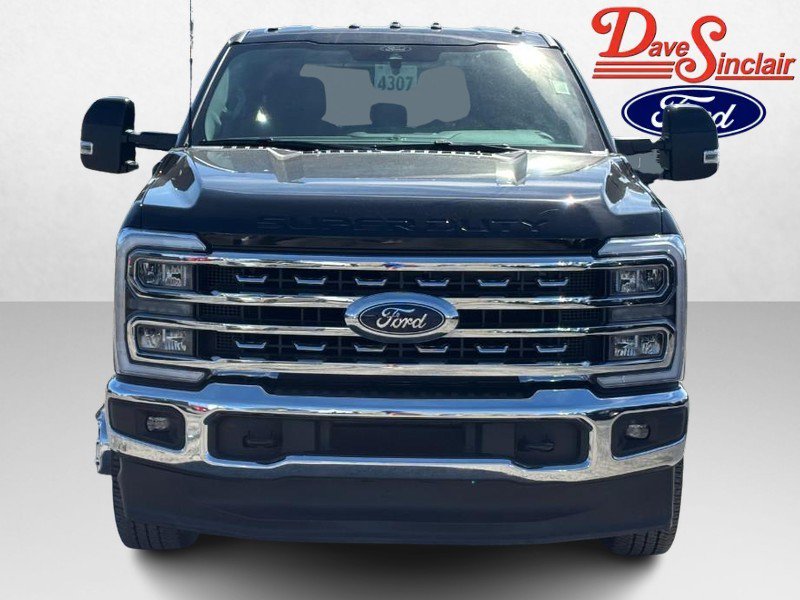 Used 2025 Ford F350 Lariat AWD/4WD image 2