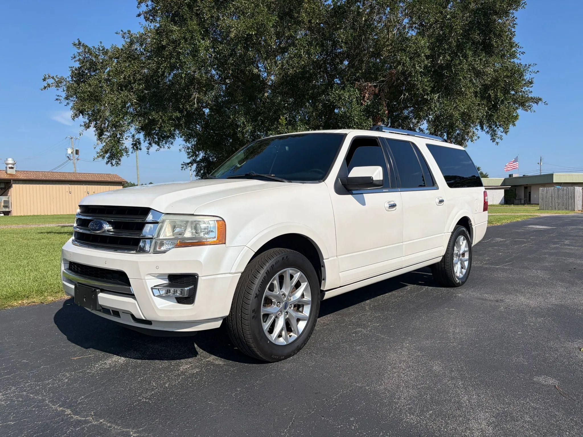 Used 2017 Ford Expedition EL Limited w/ Equipment Group 301A RWD image 2