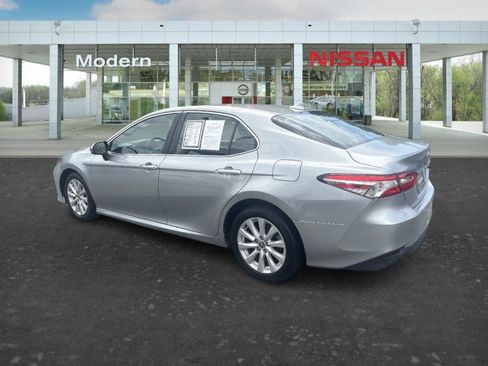 Used 2020 Toyota Camry LE FWD image 3