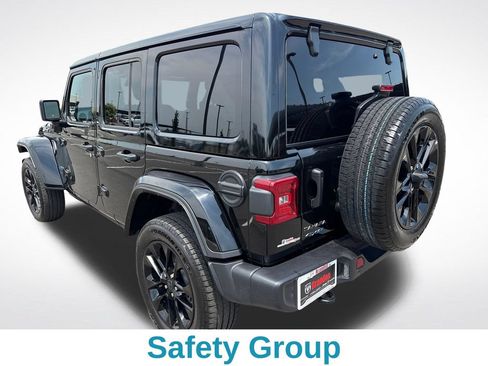 Used 2025 Jeep Wrangler Unlimited Sahara w/ Safety Group AWD/4WD image 4