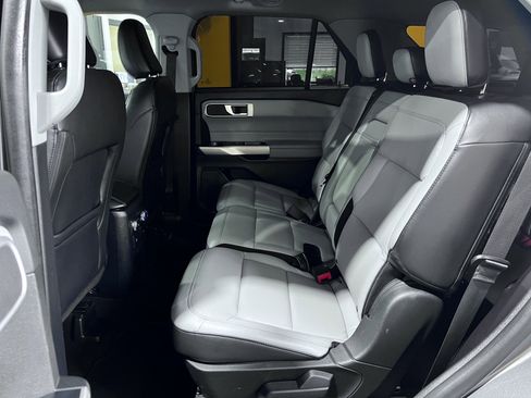 Used 2021 Ford Explorer XLT w/ Equipment Group 202A image 18