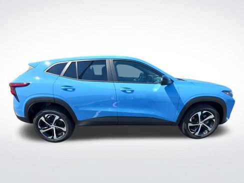 Used 2024 Chevrolet Trax RS w/ Driver Confidence Package FWD image 2