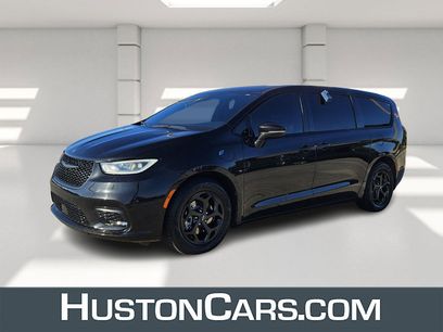 Used 2022 Chrysler Pacifica Touring-L w/ S Appearance Package