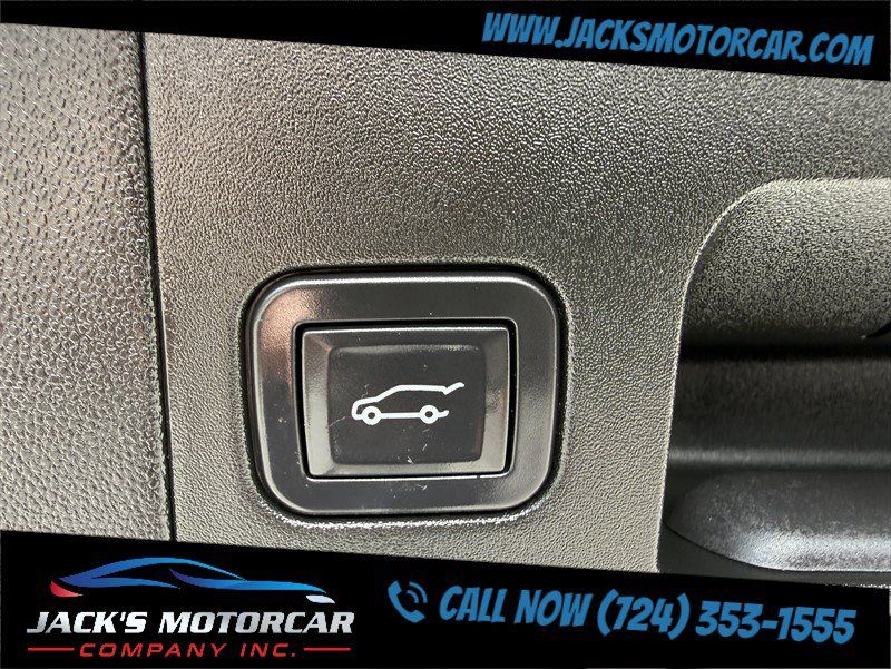Used 2025 Cadillac XT5 Premium Luxury w/ LPO, Floor Liner Package AWD/4WD image 37